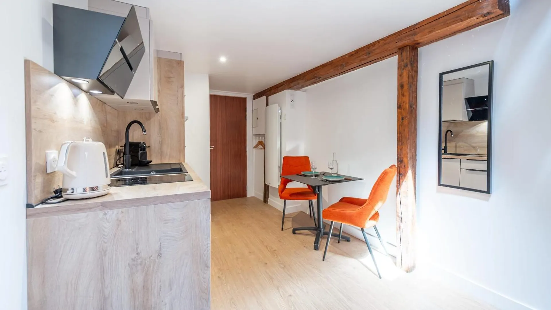 Studio Tanaga Annecy 0*,  France